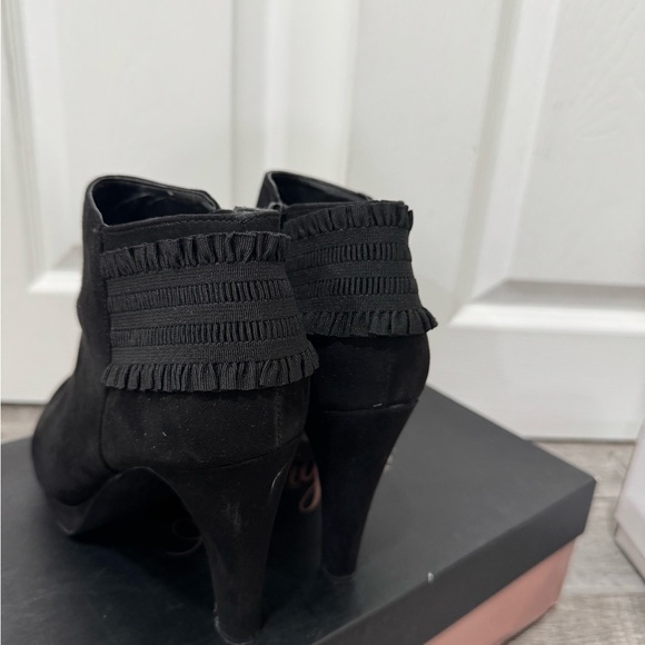 Fergie Women's Black Ankle Boots - Picture 2 of 2